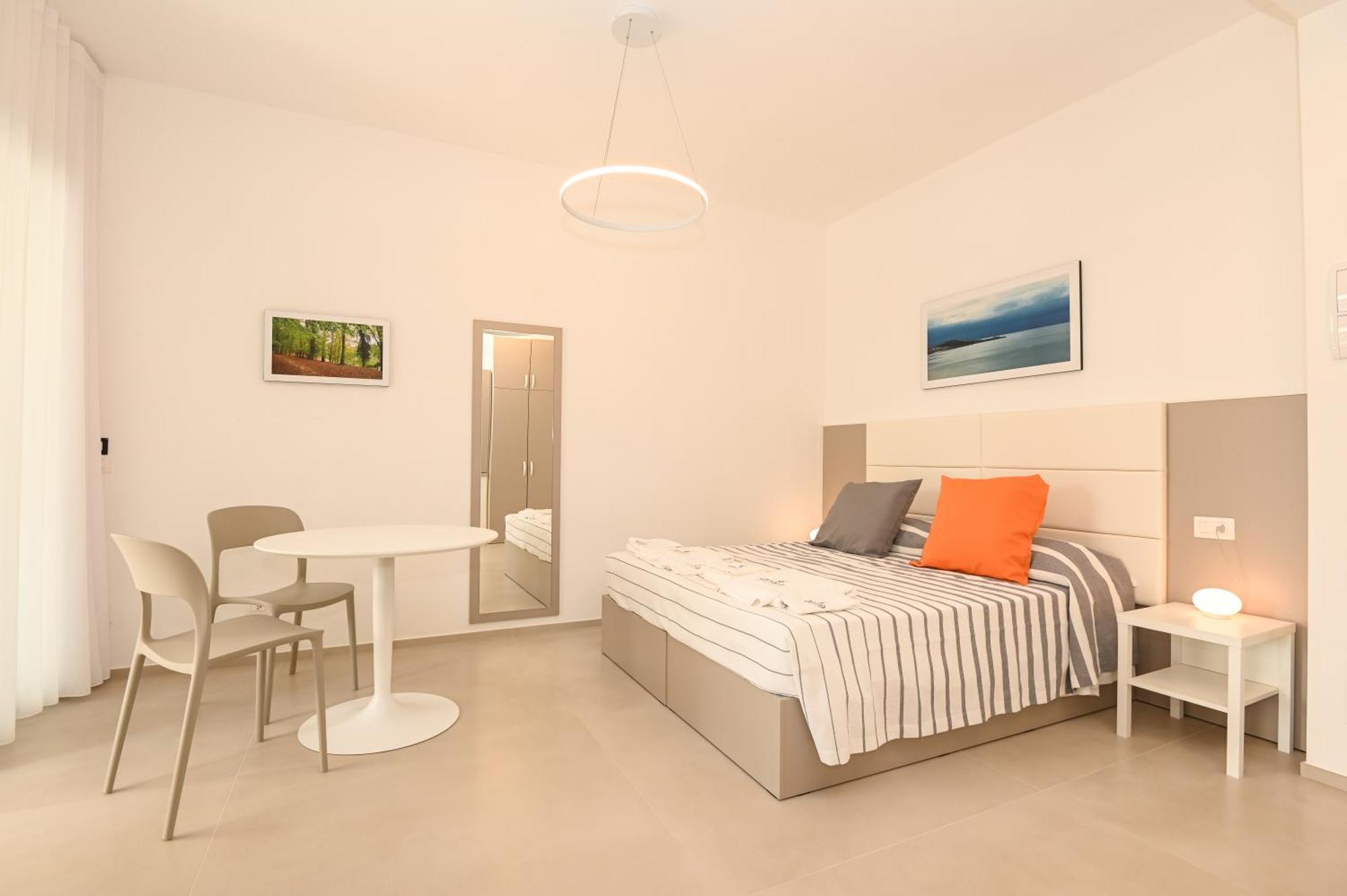 Agora & Apartment *